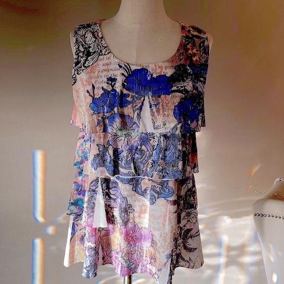 Dress Barn tiered ruffled sleeveless top / accordion pleat floral scoop neck Med - Picture 1 of 11